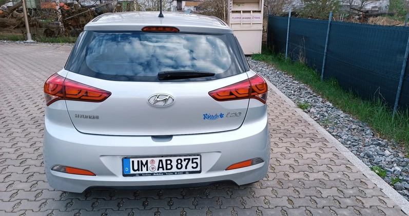 Hyundai i20 cena 37900 przebieg: 47000, rok produkcji 2017 z Dzierżoniów małe 379